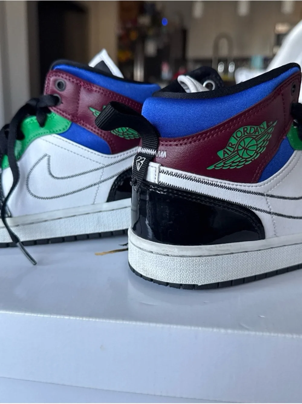 Nike Air Jordan 1 Mid - Red, Black & Green
